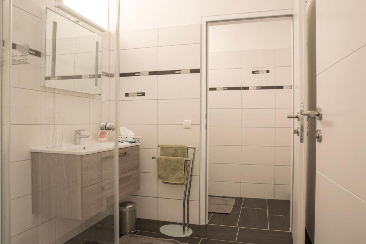 Ferienwohnung Am Weingut Eisenbock Strass  Exterior foto